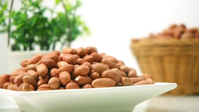 13 Side Effects of Eating Too Many Peanuts