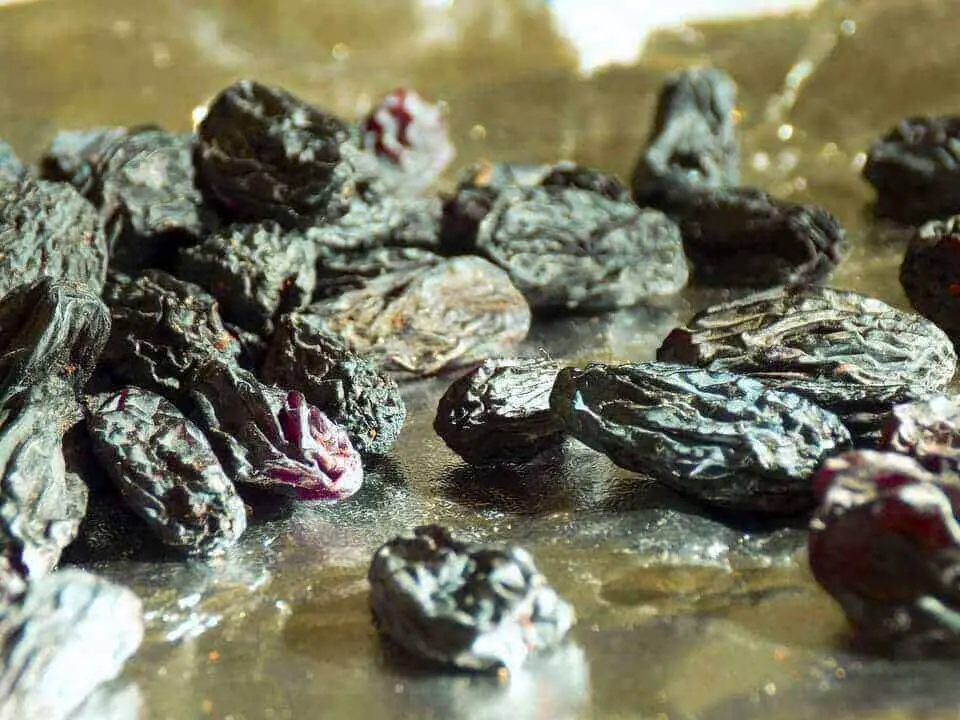 Health And Beauty Benefits of Black Raisins