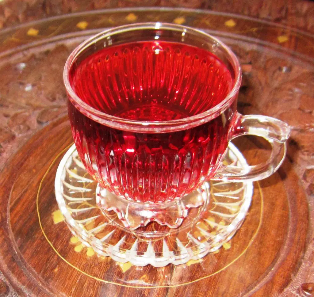 12 Amazing Benefits of Red Zinger Tea