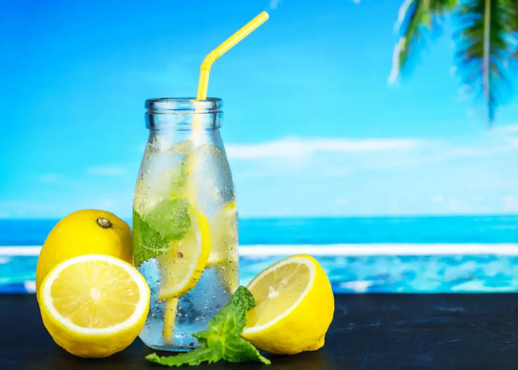 15 Benefits of Drinking Lemon Water In The Morning