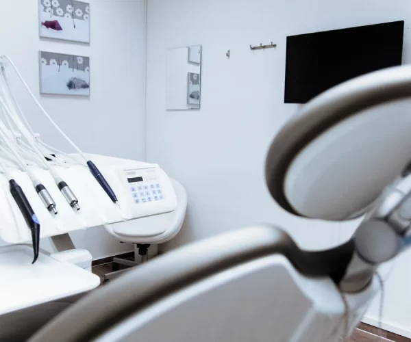Factors to Consider Before Choosing a Dentist