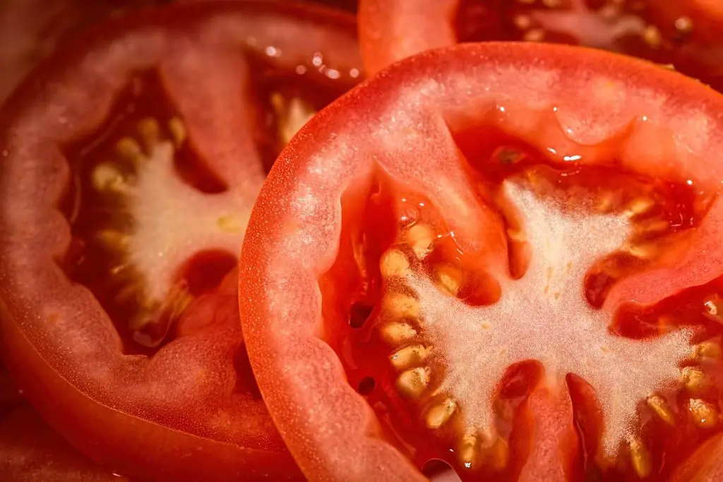 8 Side Effects of Eating Too Many Tomatoes